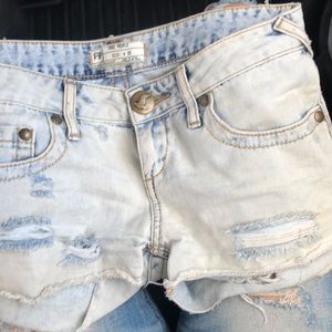 Free People. Size W 25 shorts.